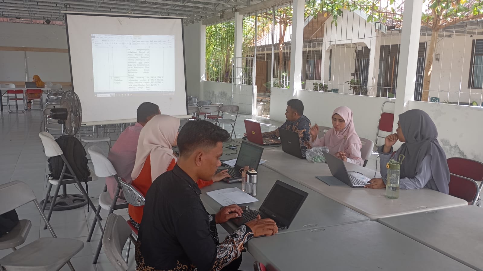Program Studi Pendidikan Geografi Gelar Rapat Pembahasan Capaian Lulusan dalam Penguatan Kurikulum Berbasis OBE